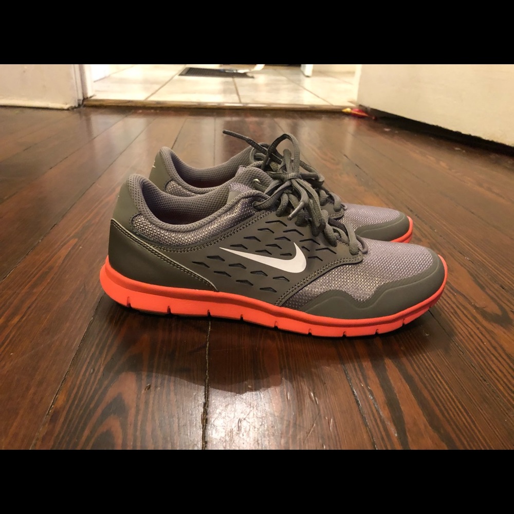 Nike tennis shoes